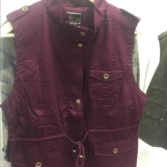 Plus size vest in mulberry - Picture 2 of 3